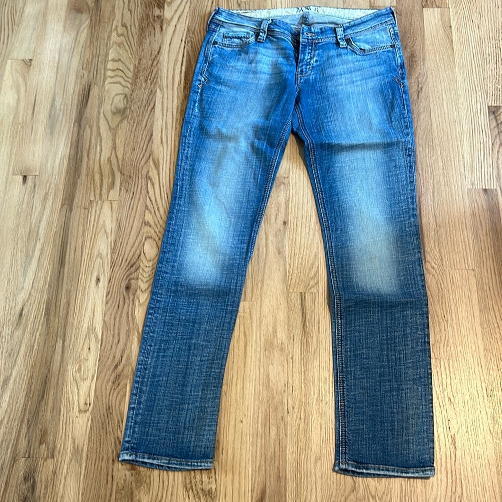 Mavi jeans.